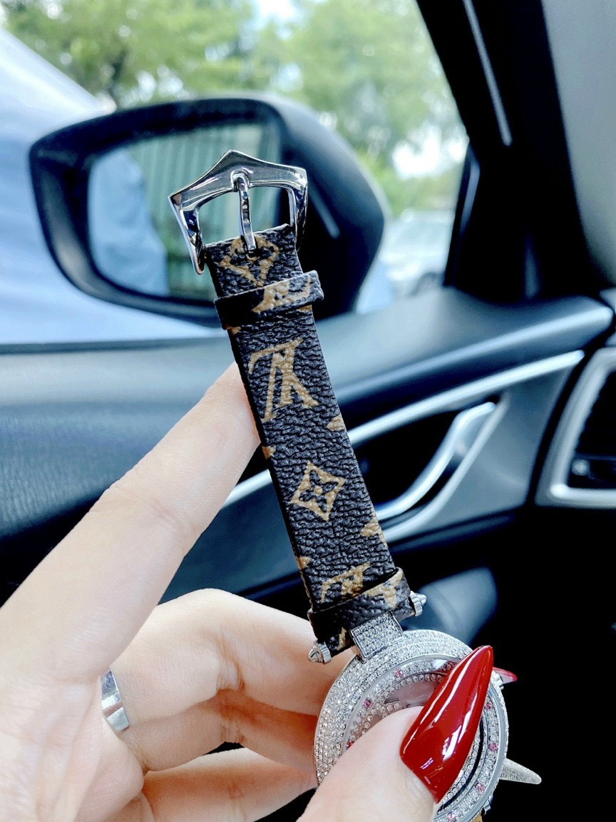 Đồng hồ Louis Vuitton nữ dây da Đồng hồ Louis Vuitton nữ dây da