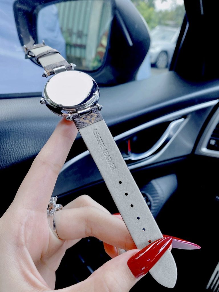 Đồng hồ Louis Vuitton nữ siêu cấp