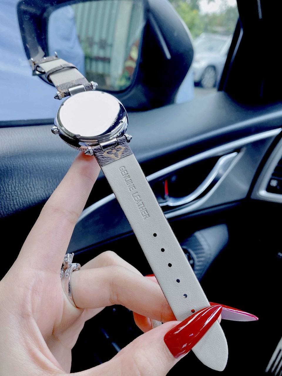 Đồng hồ Louis Vuitton nữ siêu cấp Đồng hồ Louis Vuitton nữ siêu cấp