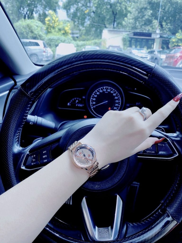 Đồng hồ Swarovski nữ dây kim loại