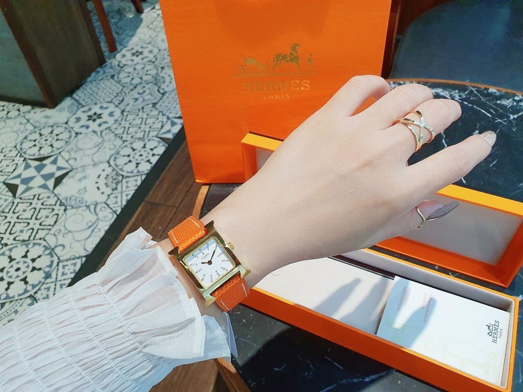 Đồng hồ nữ Hermes mặt vuông