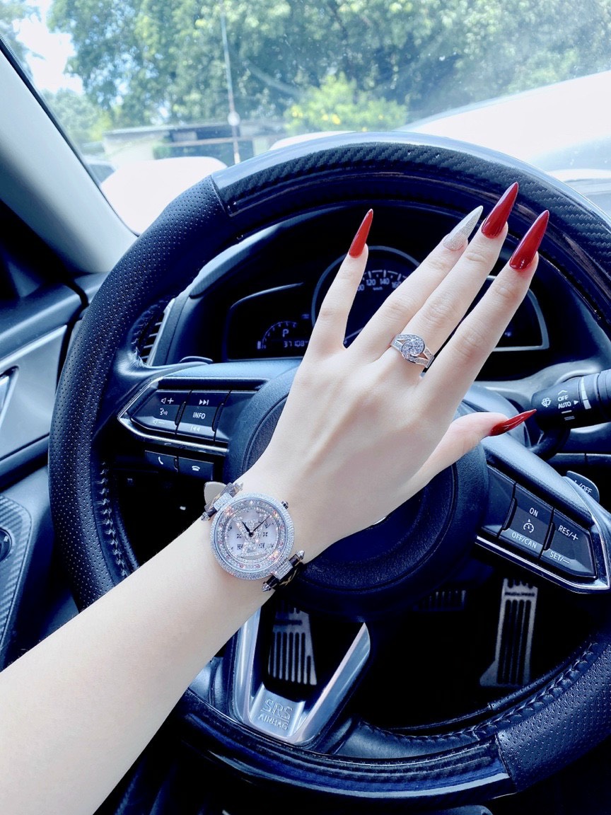 Đồng hồ nữ mặt xoay Louis Vuitton Đồng hồ nữ mặt xoay Louis Vuitton