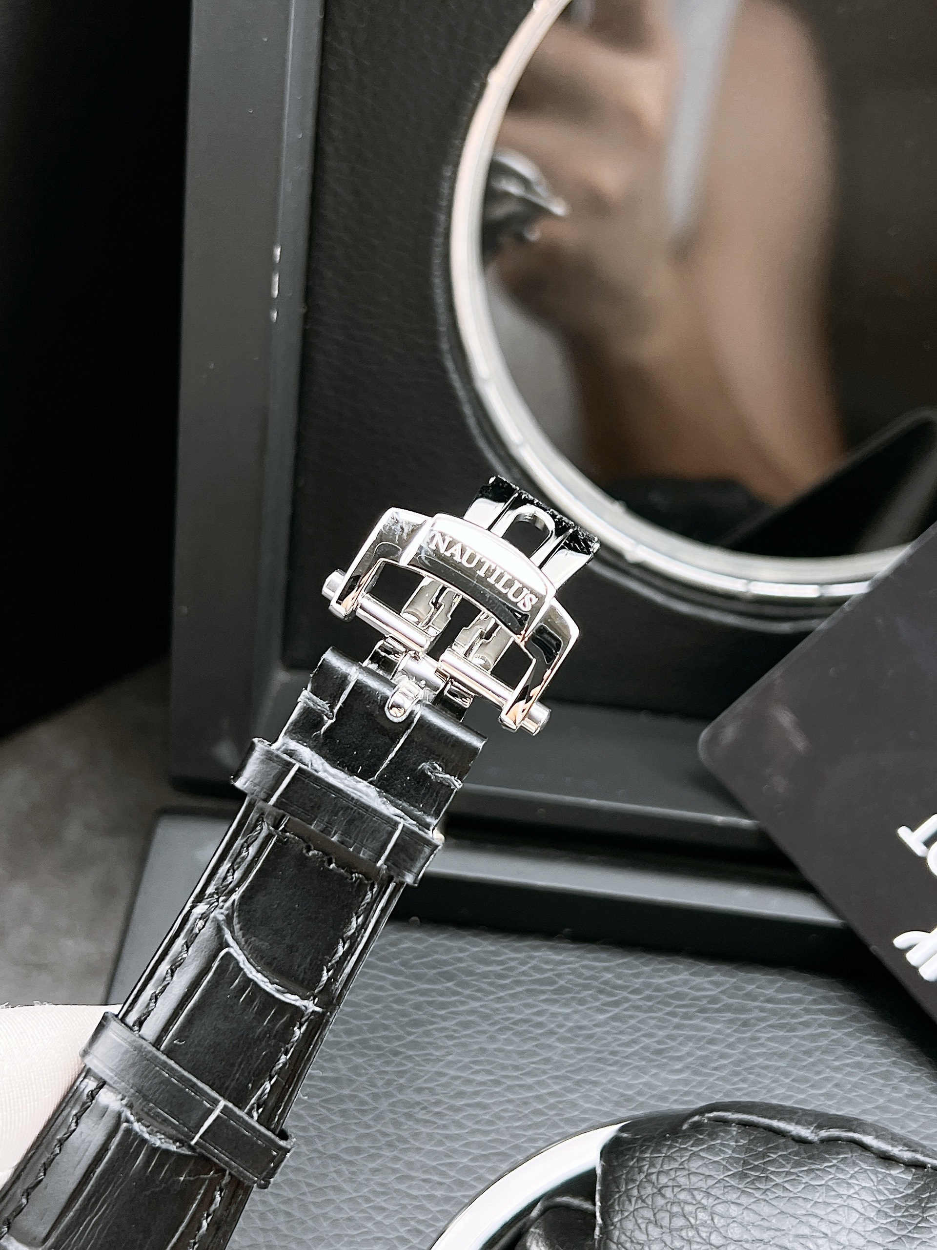 Đồng hồ PAtek Philippe Nautilus Đồng hồ PAtek Philippe Nautilus