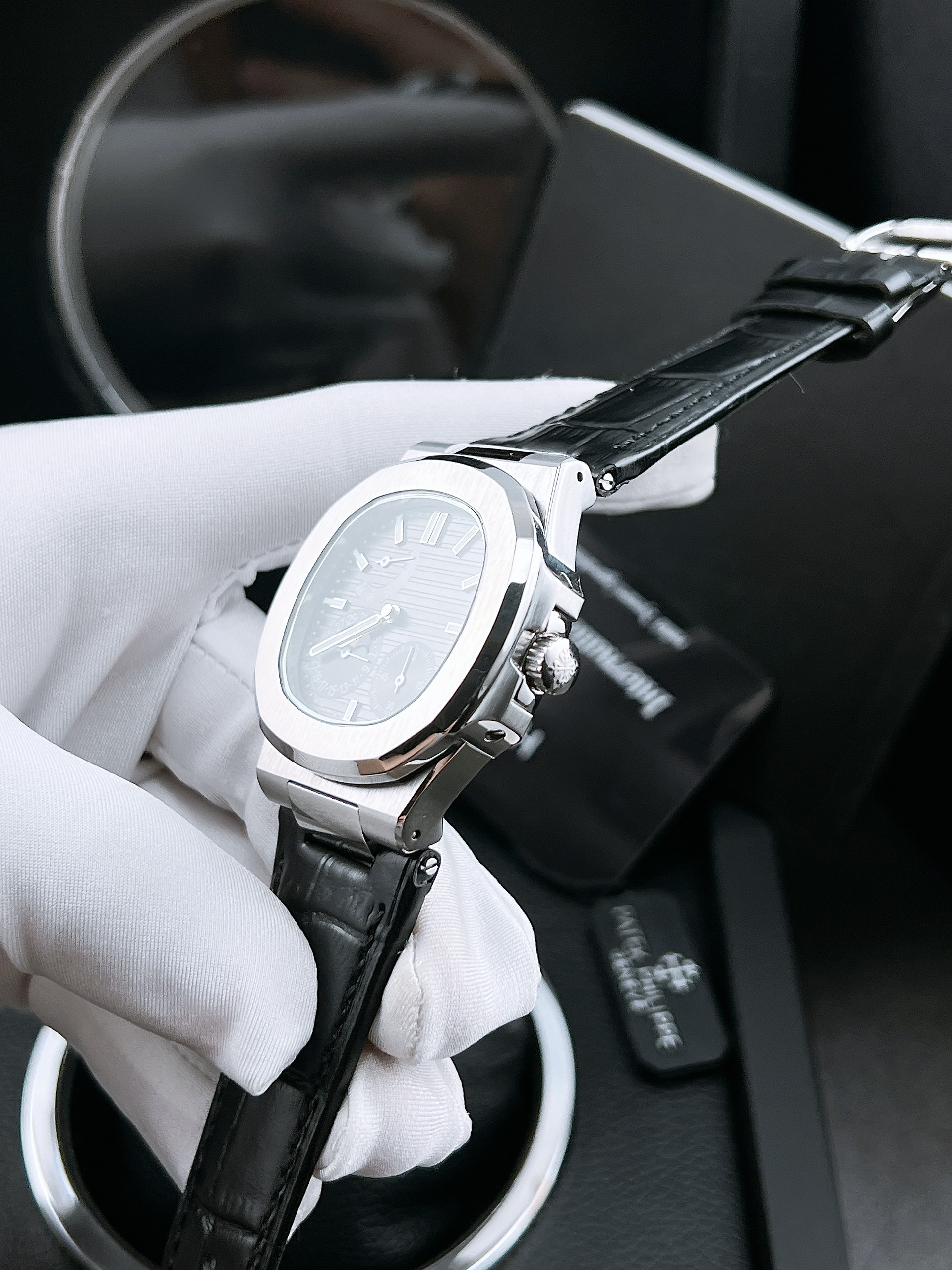 Đồng hồ PAtek Philippe Nautilus 5712 Đồng hồ PAtek Philippe Nautilus 5712