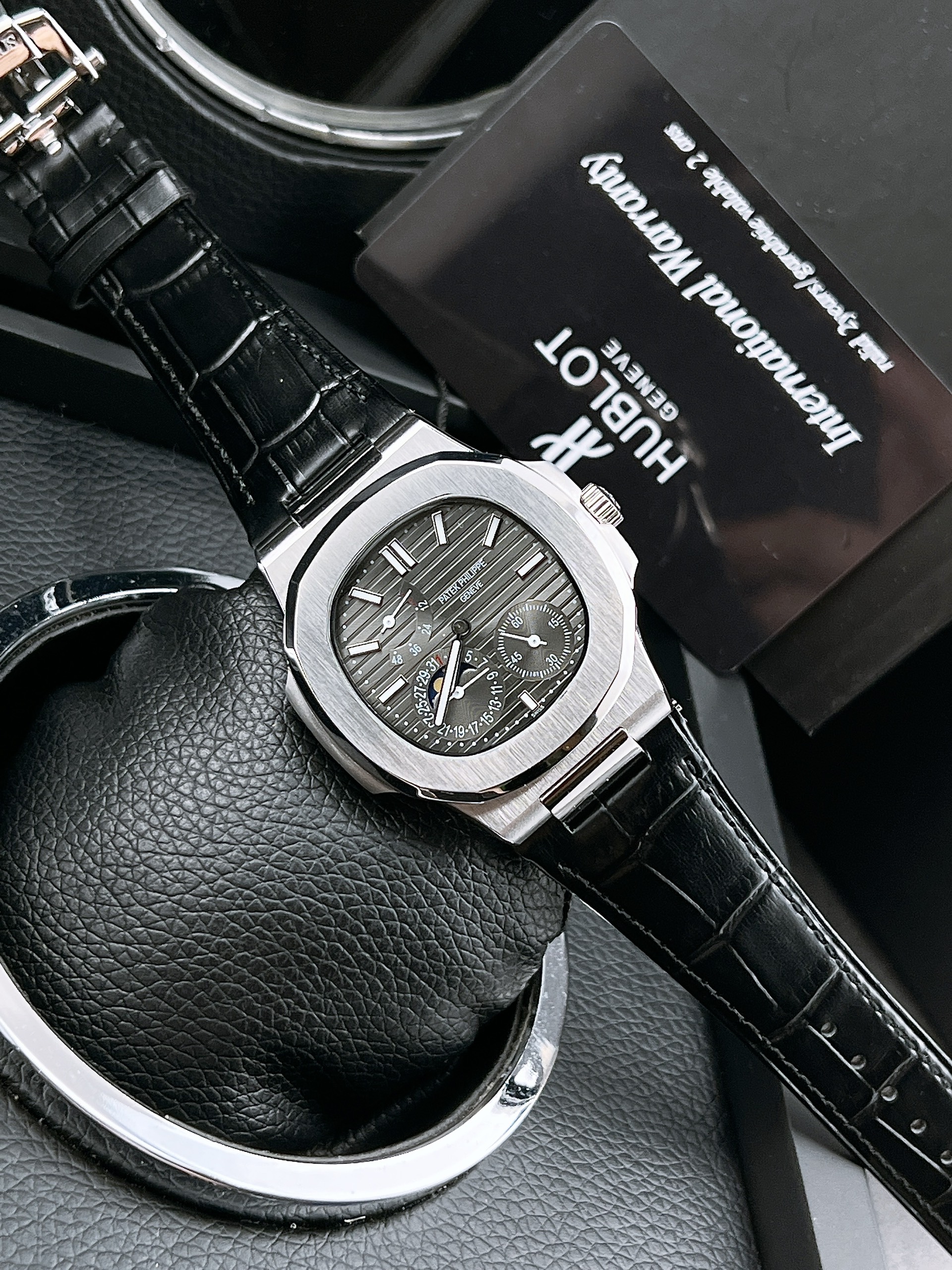 Đồng hồ PAtek Philippe Nautilus 5712 nam dây da Đồng hồ PAtek Philippe Nautilus 5712 nam dây da