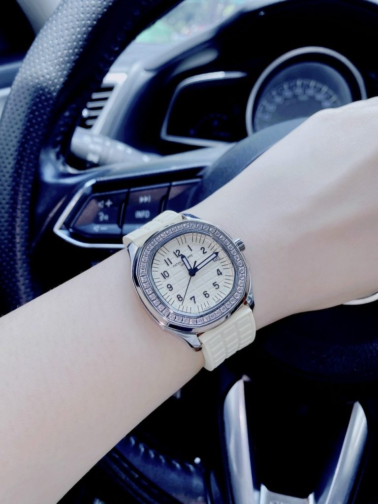 Đồng hồ Patek Philippe Aquanaut