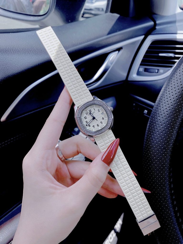 Đồng hồ Patek Philippe Aquanaut nữ