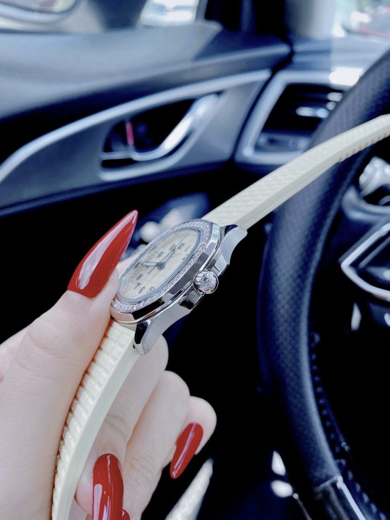 Đồng hồ Patek Philippe Aquanaut nữ giá rẻ