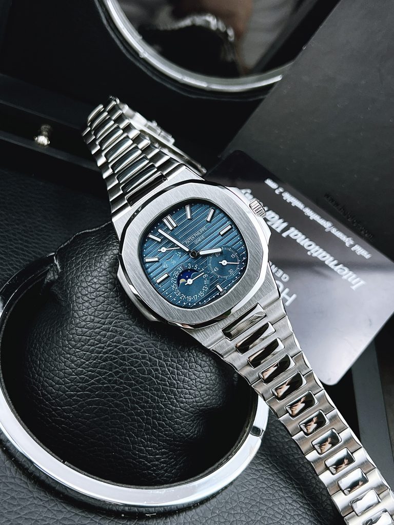 Đồng hồ Patek Philippe Nautilus 5712 Fake Nhật
