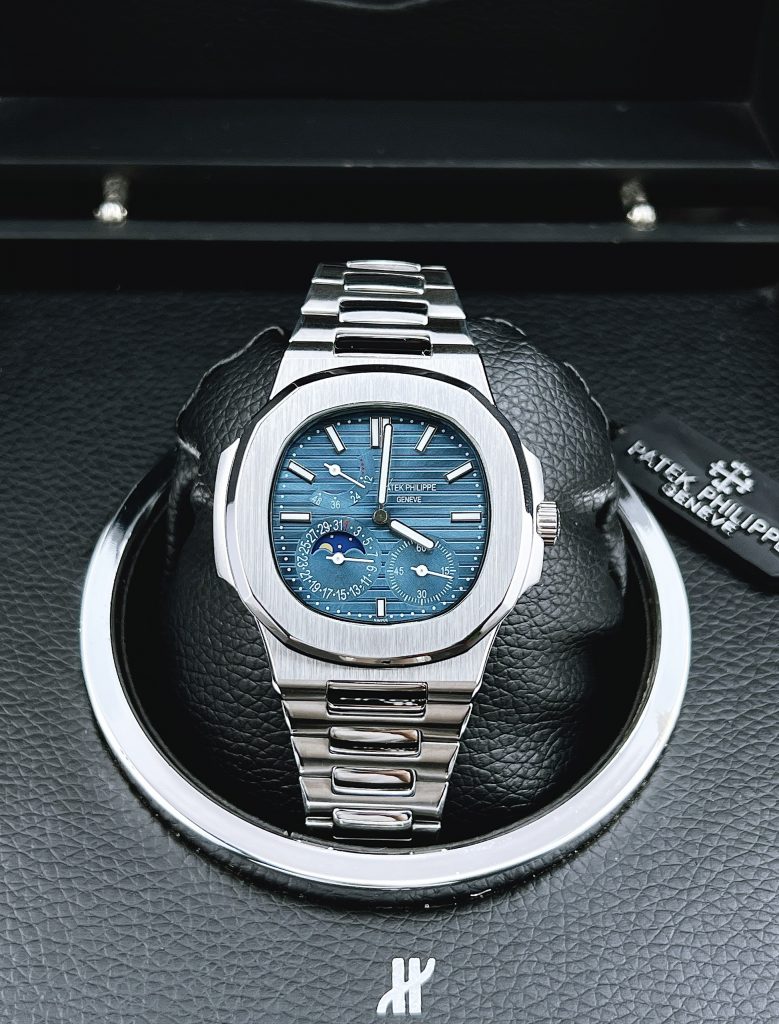 Đồng hồ Patek Philippe Nautilus 5712 Super Fake Nhật