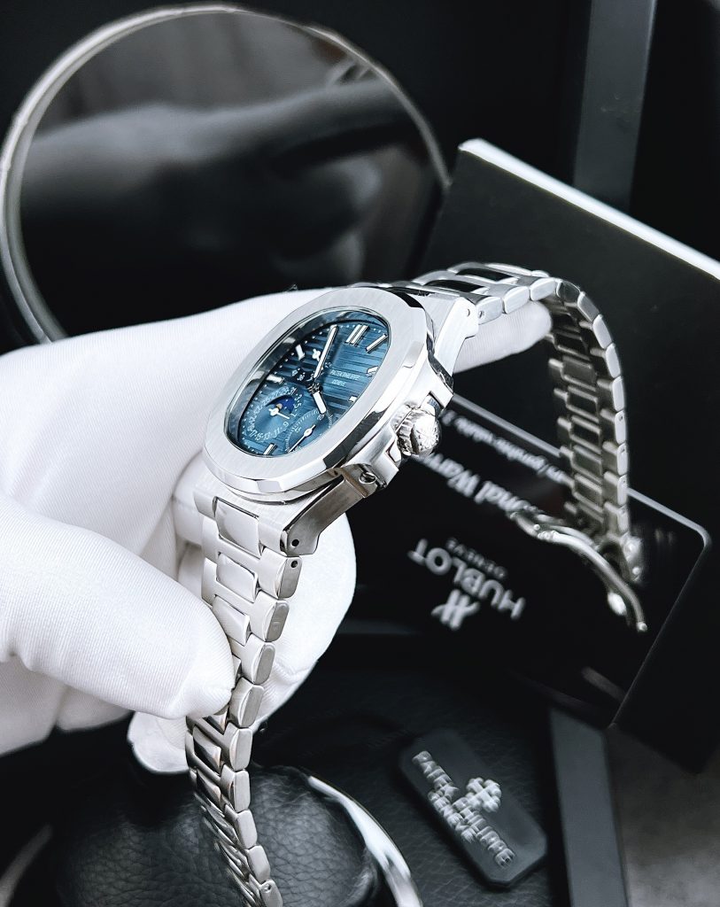 Đồng hồ Patek Philippe Nautilus 5712 nam dây kim loại