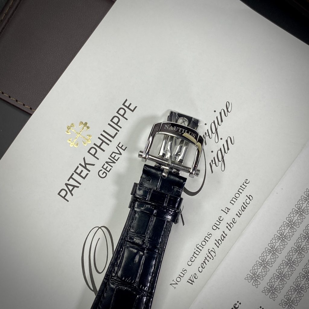 Đồng hồ Patek Philippe Nautilus 5724G nam dây da