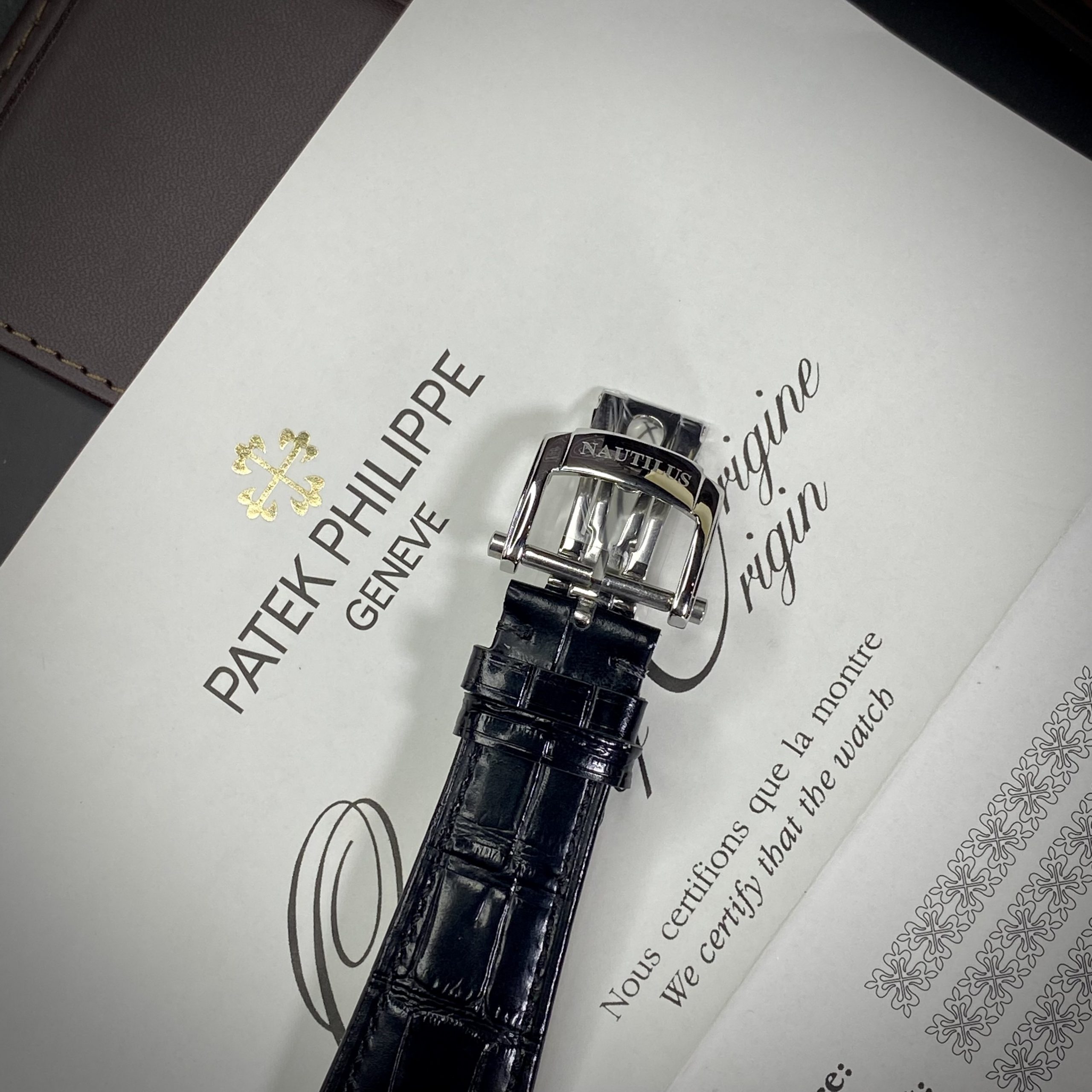 Đồng hồ Patek Philippe Nautilus 5724G nam dây da Đồng hồ Patek Philippe Nautilus 5724G nam dây da