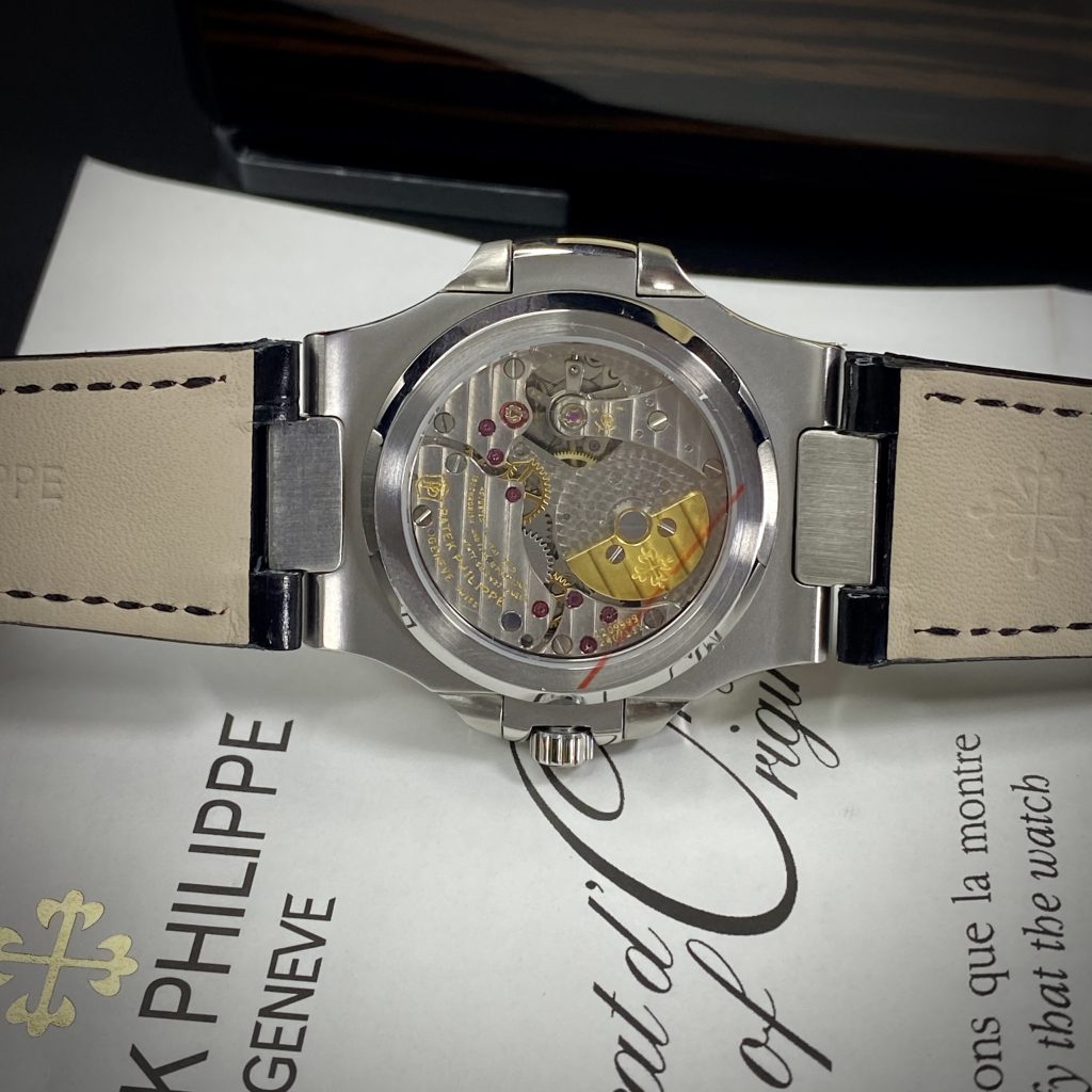 Đồng hồ Patek Philippe Nautilus 5724G nam máy cơ