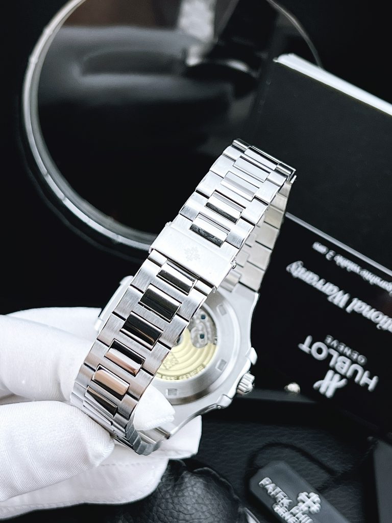 Đồng hồ Patek Philippe Nautilus Replica
