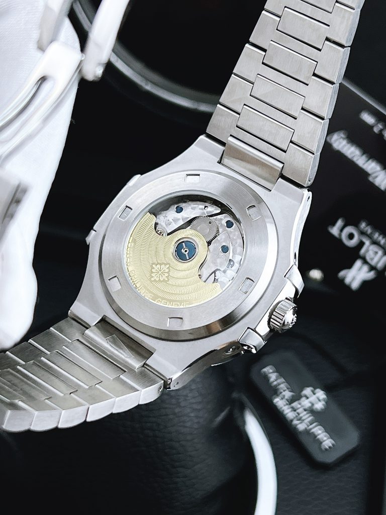 Đồng hồ Patek Philippe Nautilus cơ lộ máy