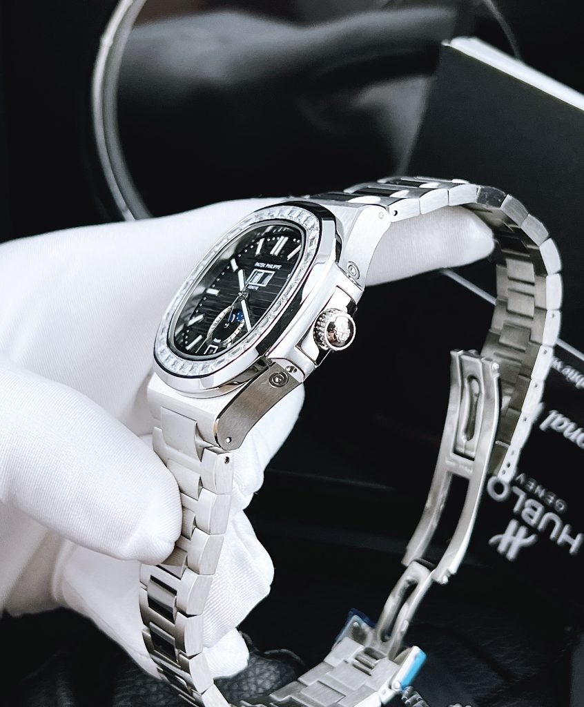 Đồng hồ Patek Philippe Nautilus đính đá Baguette