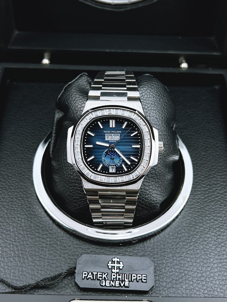 Đồng hồ Patek Philippe Nautilus nam dây kim loại
