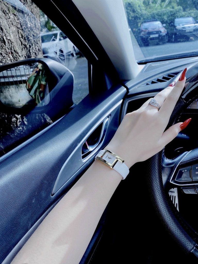 Đồng hồ Versace Greca Icon nữ mặt chữ nhật