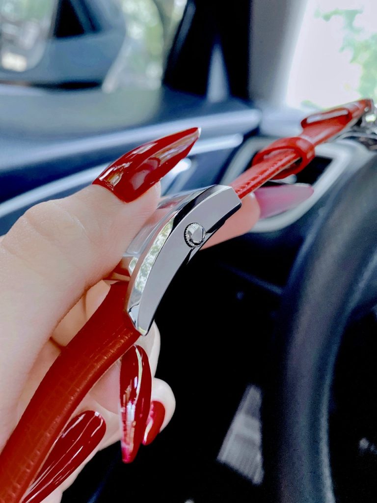 Đồng hồ Versace Greca Icon nữ mặt chữ nhật