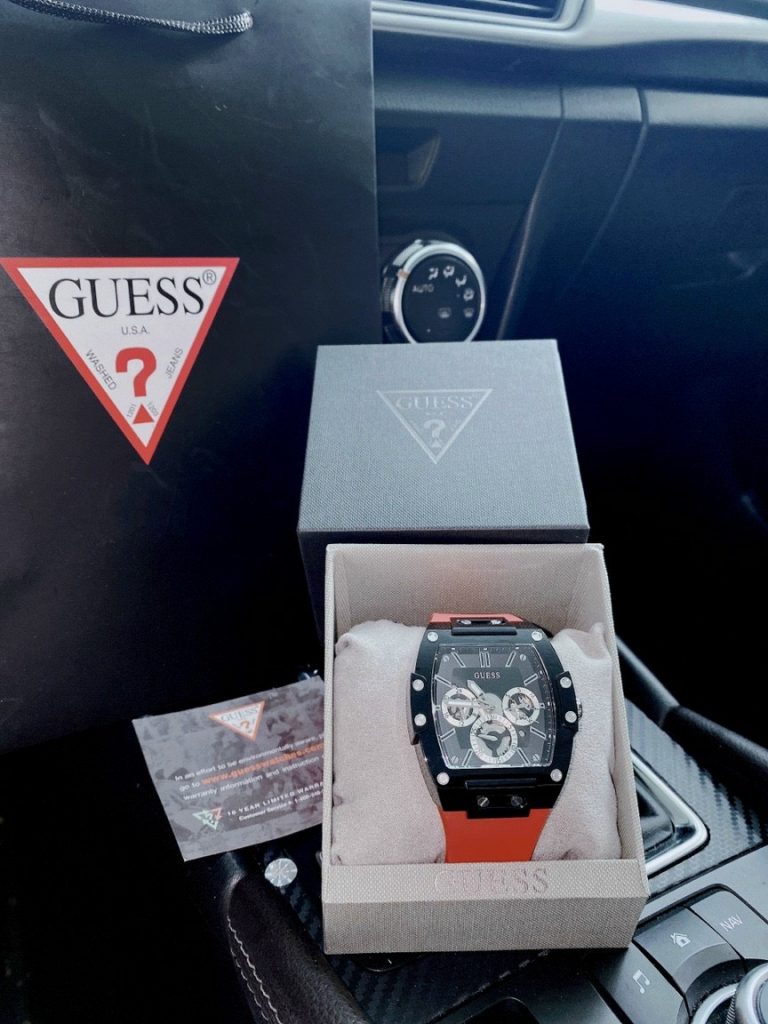 Đồng hồ Guess nam màu đỏ