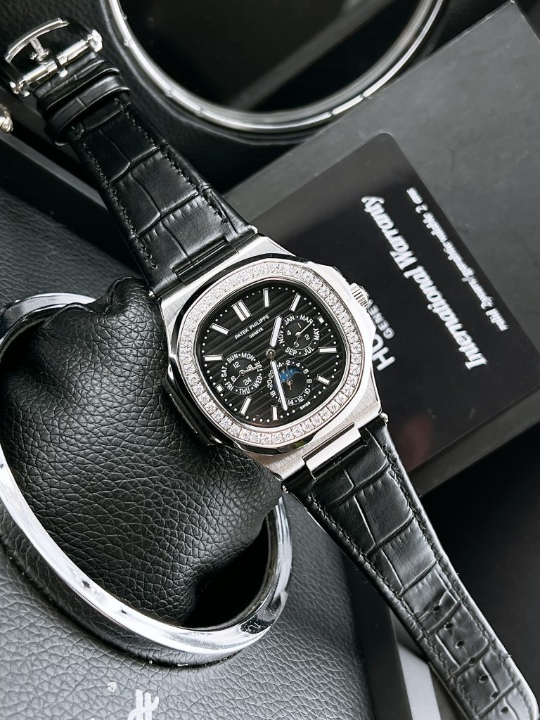 Đồng hồ Patek Philippe Nautilus cơ nhật