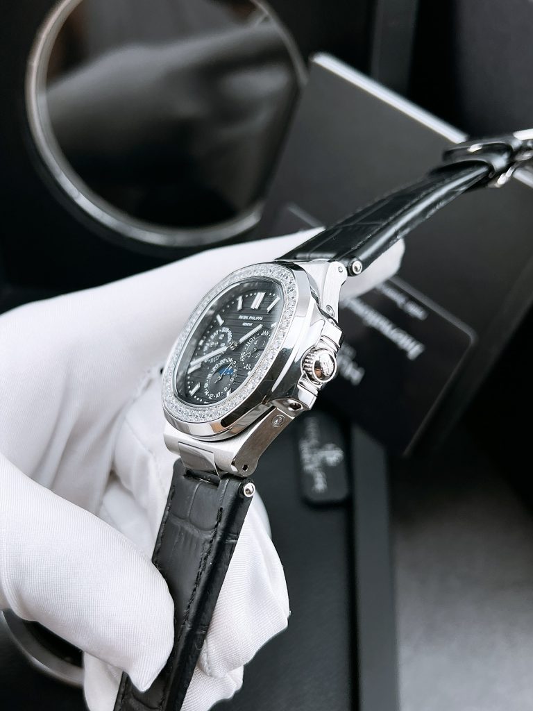 Đồng hồ Patek Philippe Nautilus đính đá