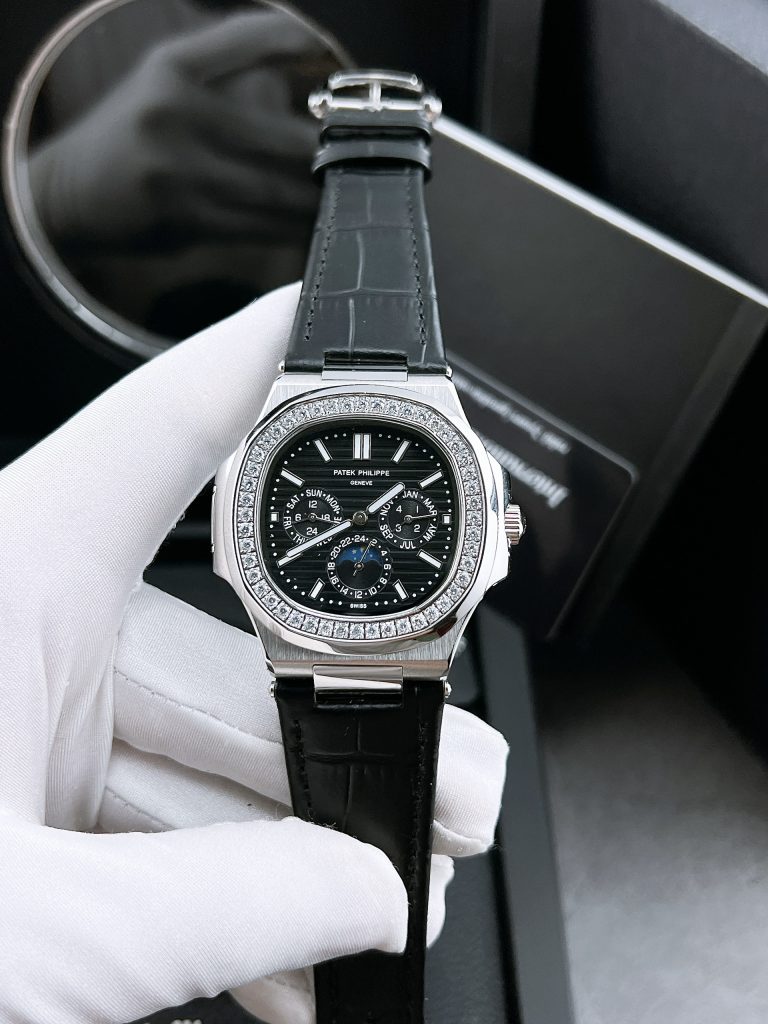 Đồng hồ Patek Philippe Nautilus lịch vạn niên