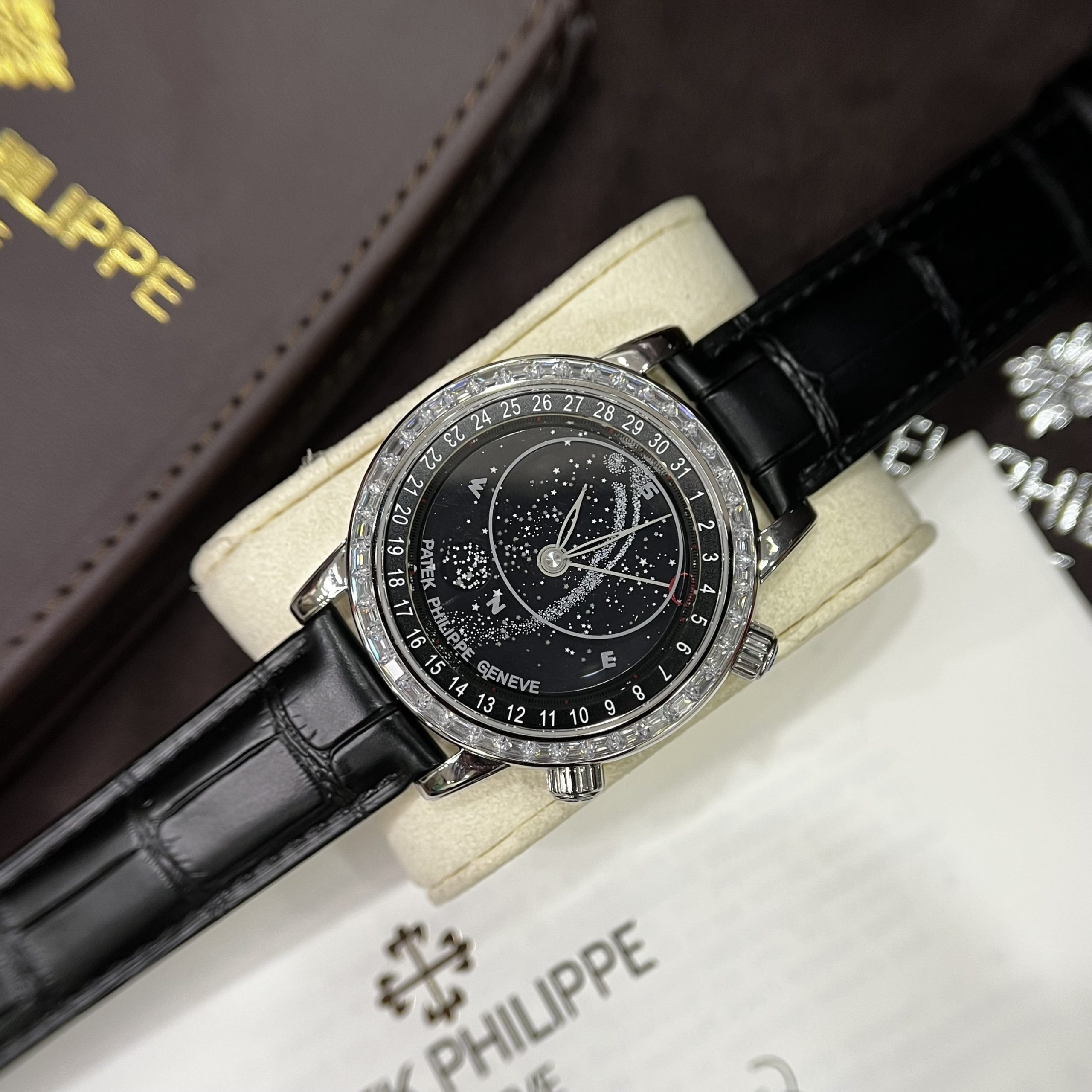 Đồng hồ Patek Philippe Sky Moon Đồng hồ Patek Philippe Sky Moon