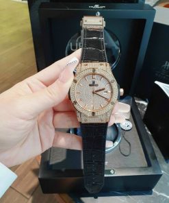 Đồng hồ cặp đẹp Hublot dây cao su màu đen