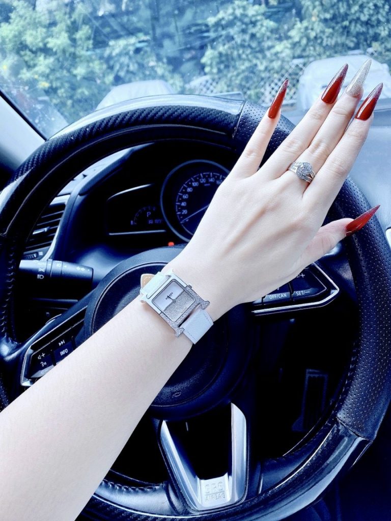 Đồng hồ Hermes nữ đính đá