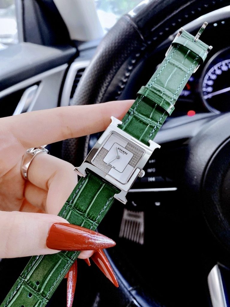Đồng hồ Hermes nữ siêu cấp dây da màu xanh lá cây