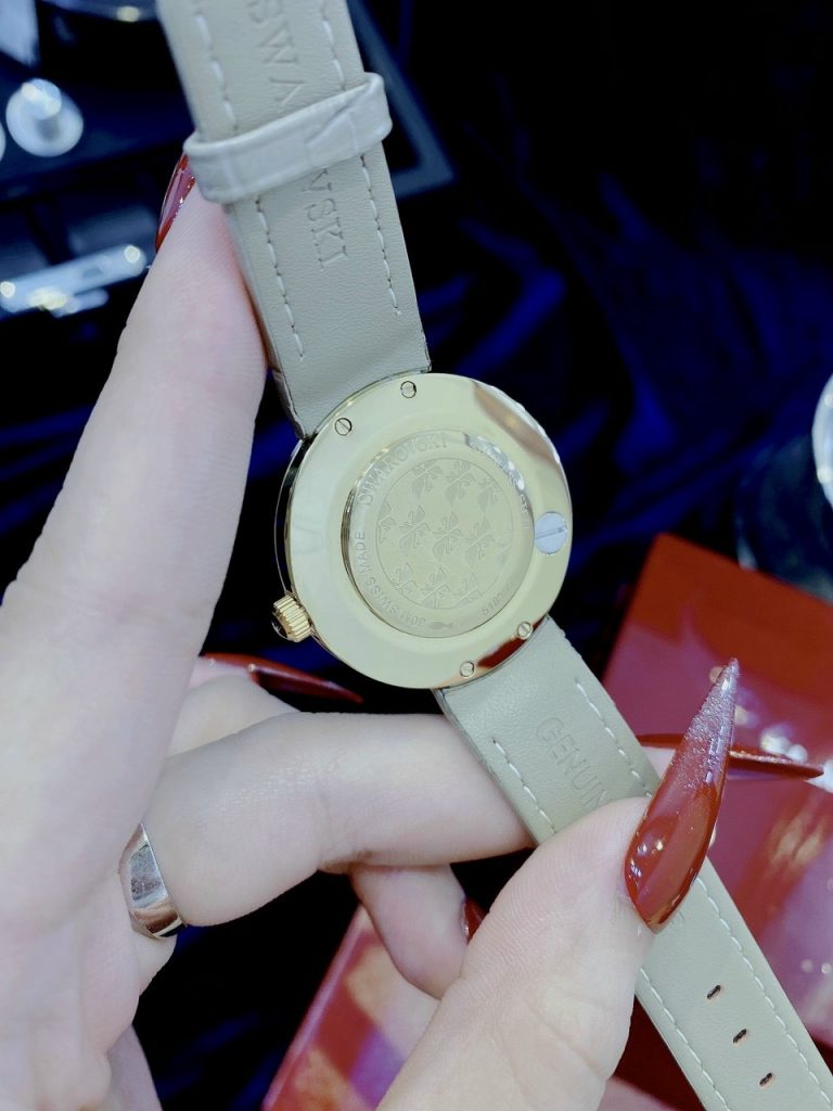 Đồng hồ Swarovski dây da giá rẻ