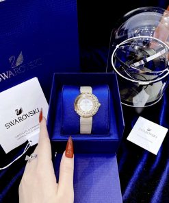 Đồng hồ Swarovski dây da nữ siêu cấp