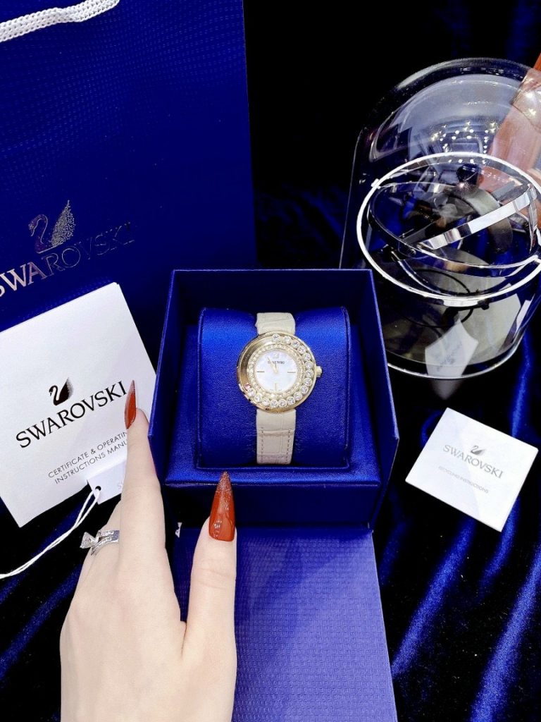 Đồng hồ Swarovski dây da nữ siêu cấp