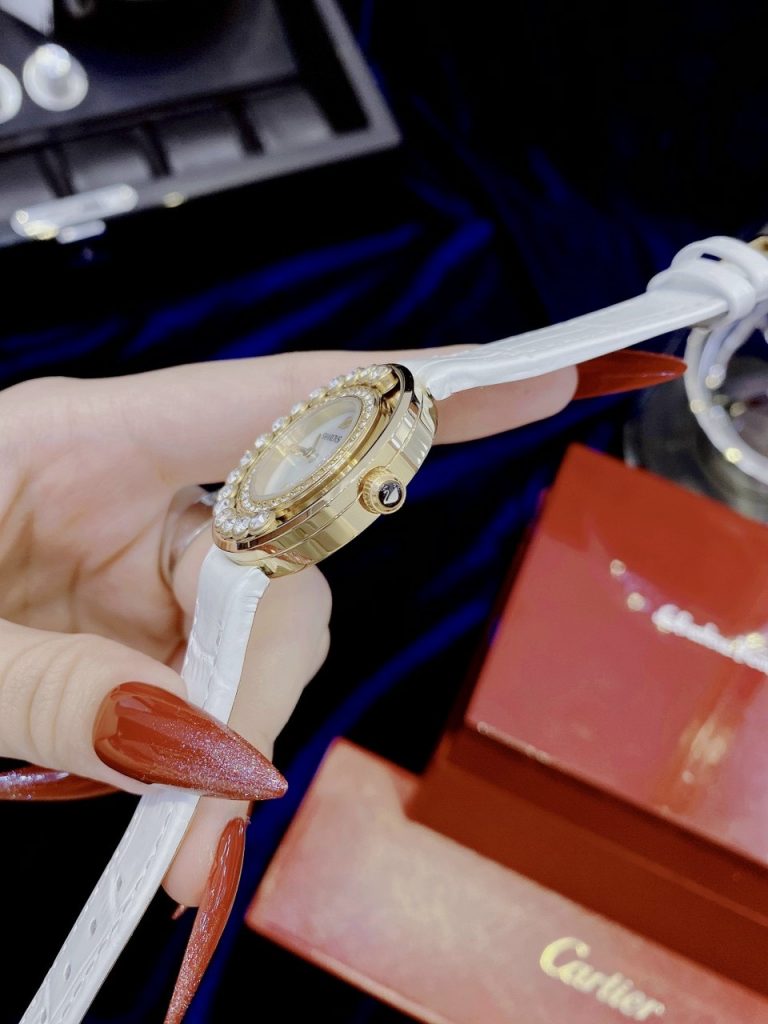 Đồng hồ Swarovski nữ dây da màu trắng