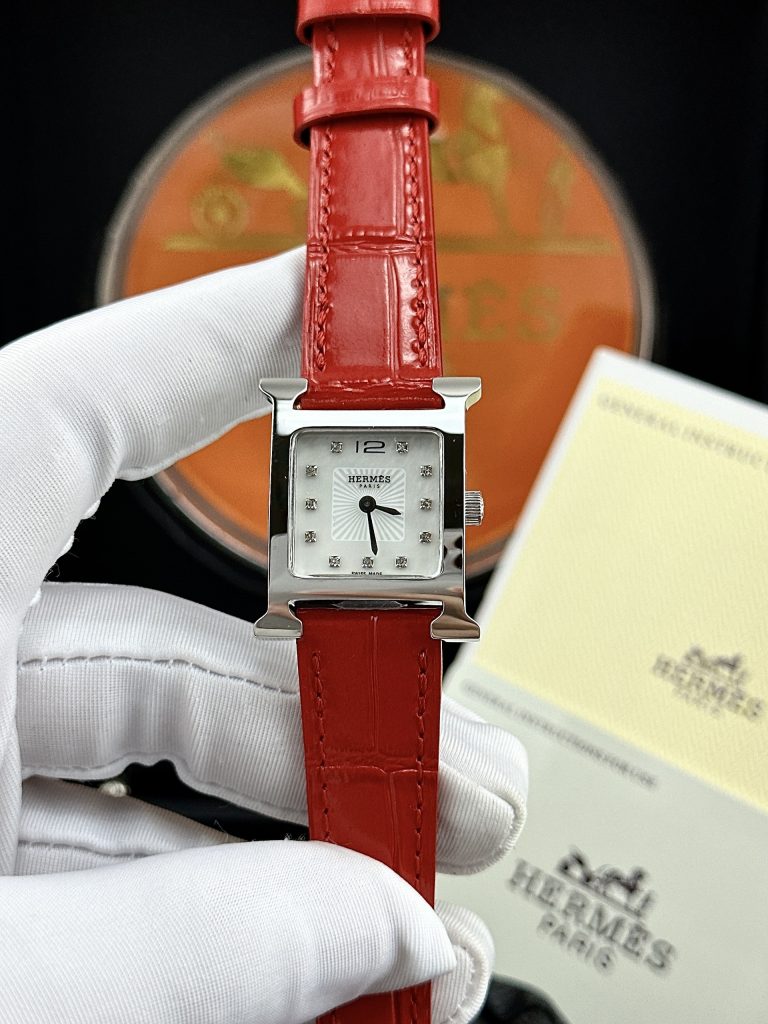 Đồng hồ nữ Hermes mặt vuông dây da màu đỏ