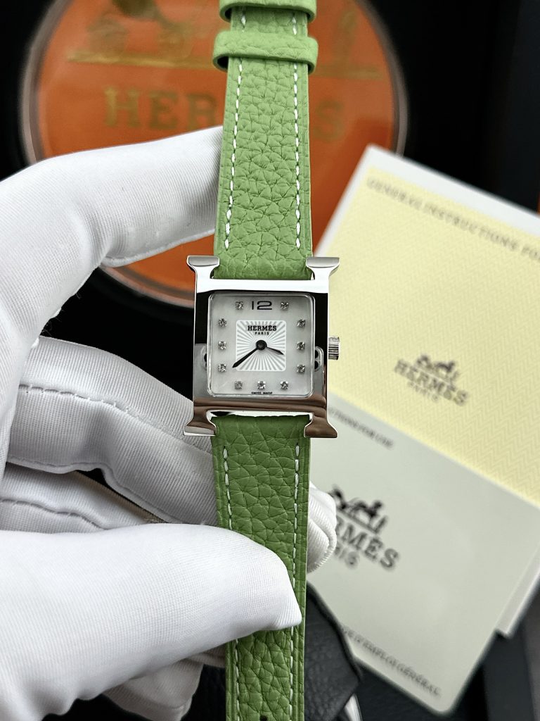 Đồng hồ nữ Hermes mặt vuông dây da màu xanh lá cây