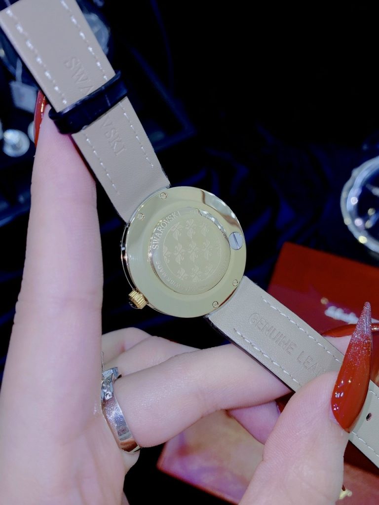 Đồng hồ nữ Swarovski dây da màu đen like auth