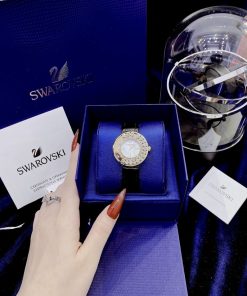 Đồng hồ nữ Swarovski dây da màu đen siêu cấp
