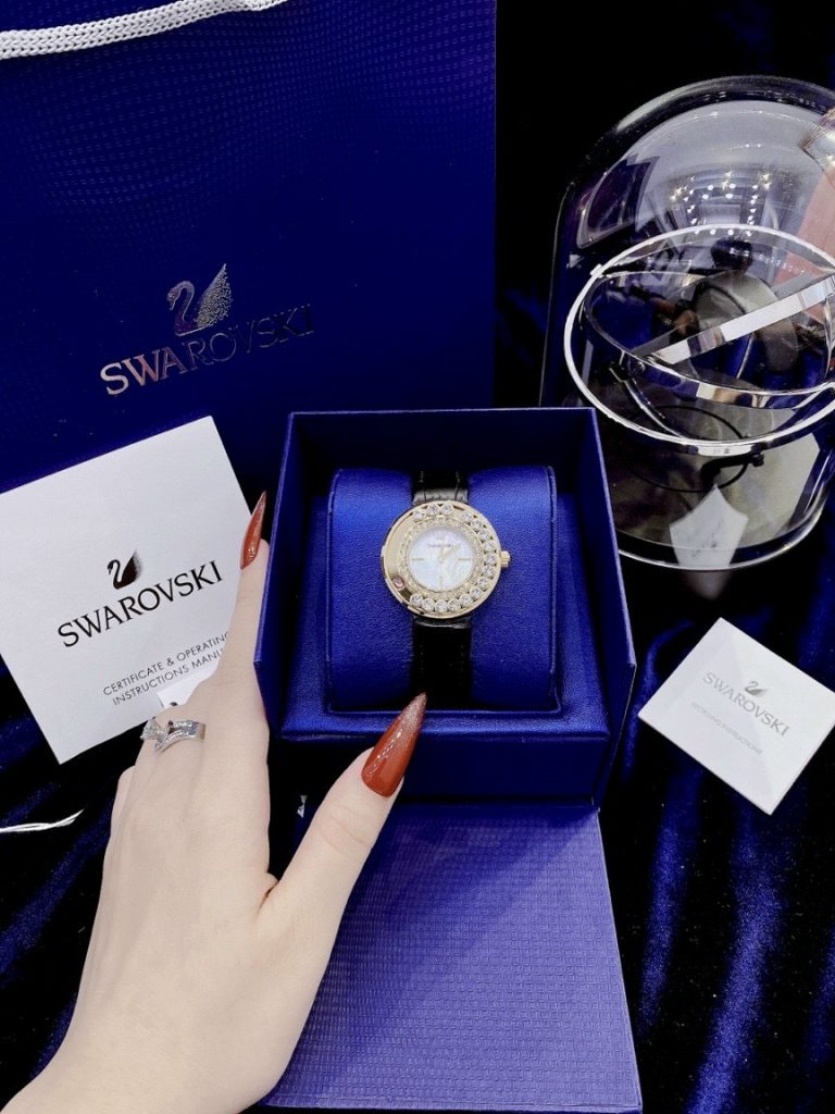 Đồng hồ nữ Swarovski dây da màu đen siêu cấp