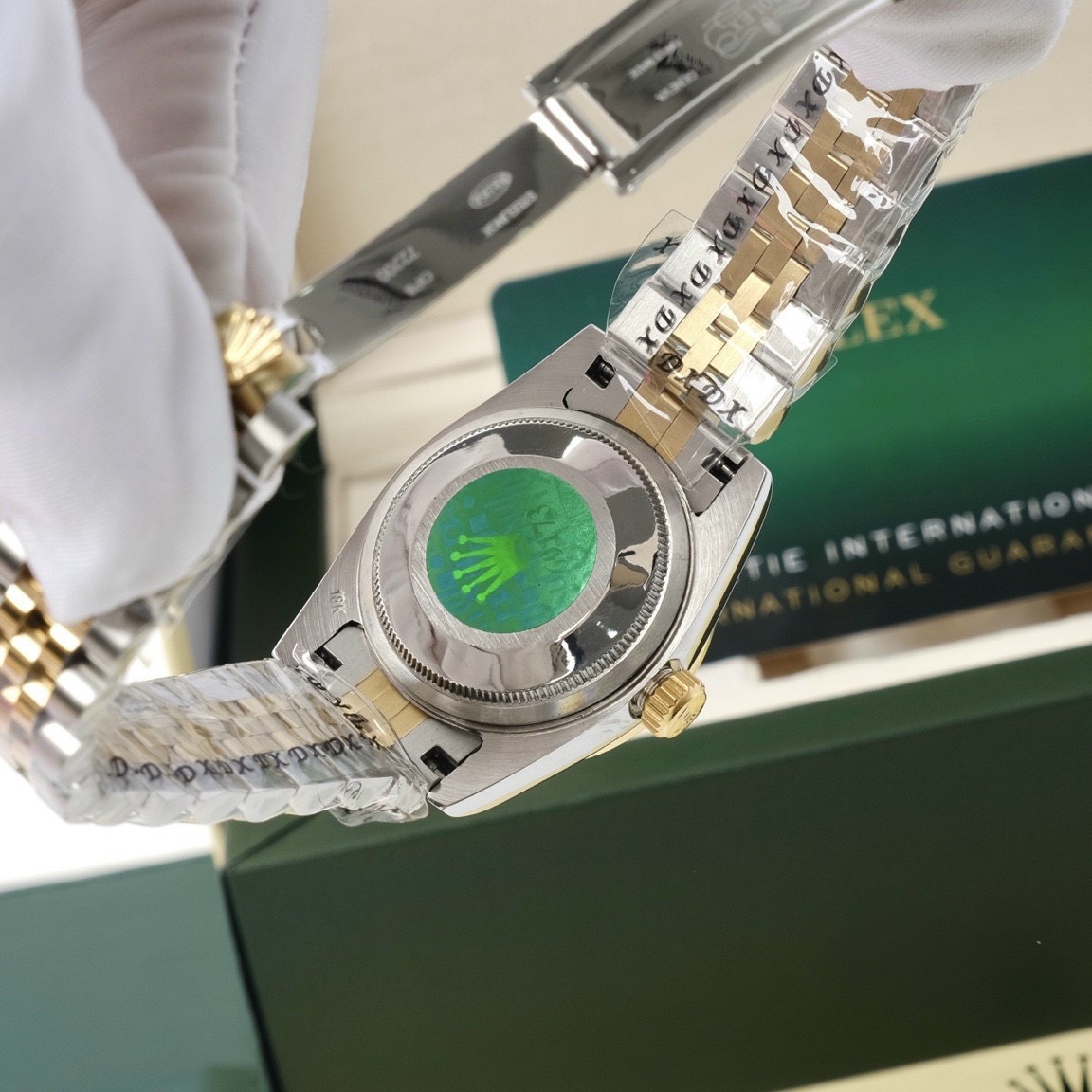 Đồng hồ Rolex nữ giá rẻ Super Fake máy cơ Nhật dây Demi mặt trắng Đồng hồ Rolex nữ giá rẻ Super Fake máy cơ Nhật dây Demi mặt trắng