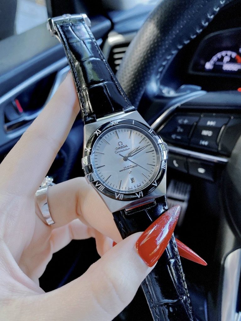 Đồng hồ Omega nam dây da màu đen