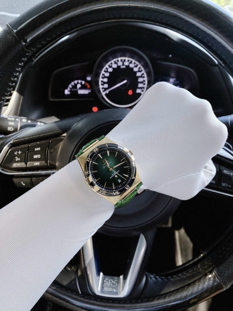 Đồng hồ cơ nam Omega