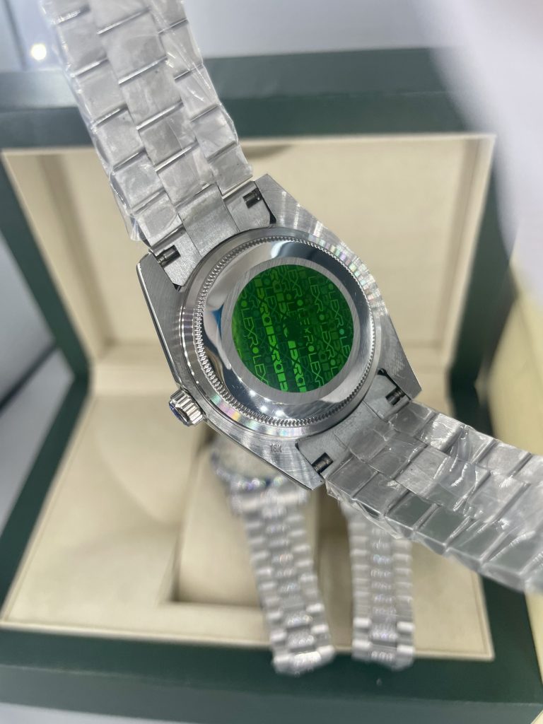 Đồng hồ Rolex Day-Date đính full đá mặt và dây Fake 11 máy Nhật