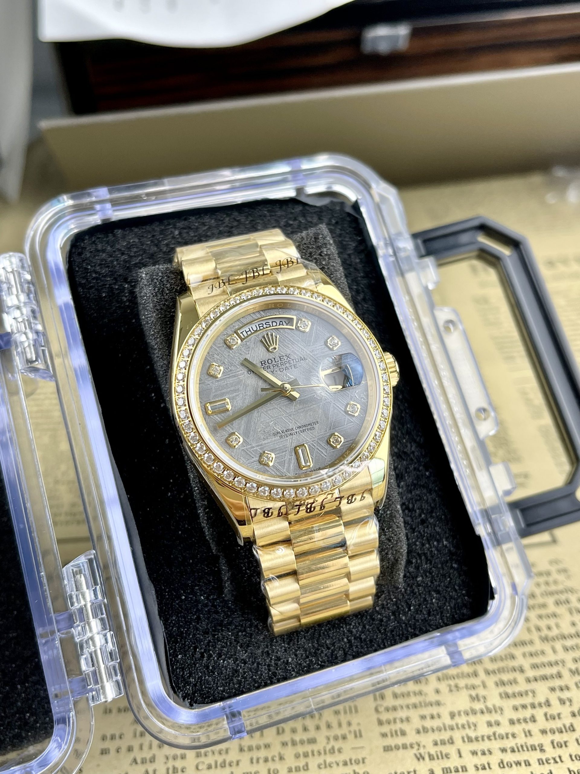 Đồng Hồ Rolex Mặt Thiên Thạch Day-Date Mạ Vàng 18K Fake 11 RAF Đồng Hồ Rolex Mặt Thiên Thạch Day-Date Mạ Vàng 18K Fake 11 RAF