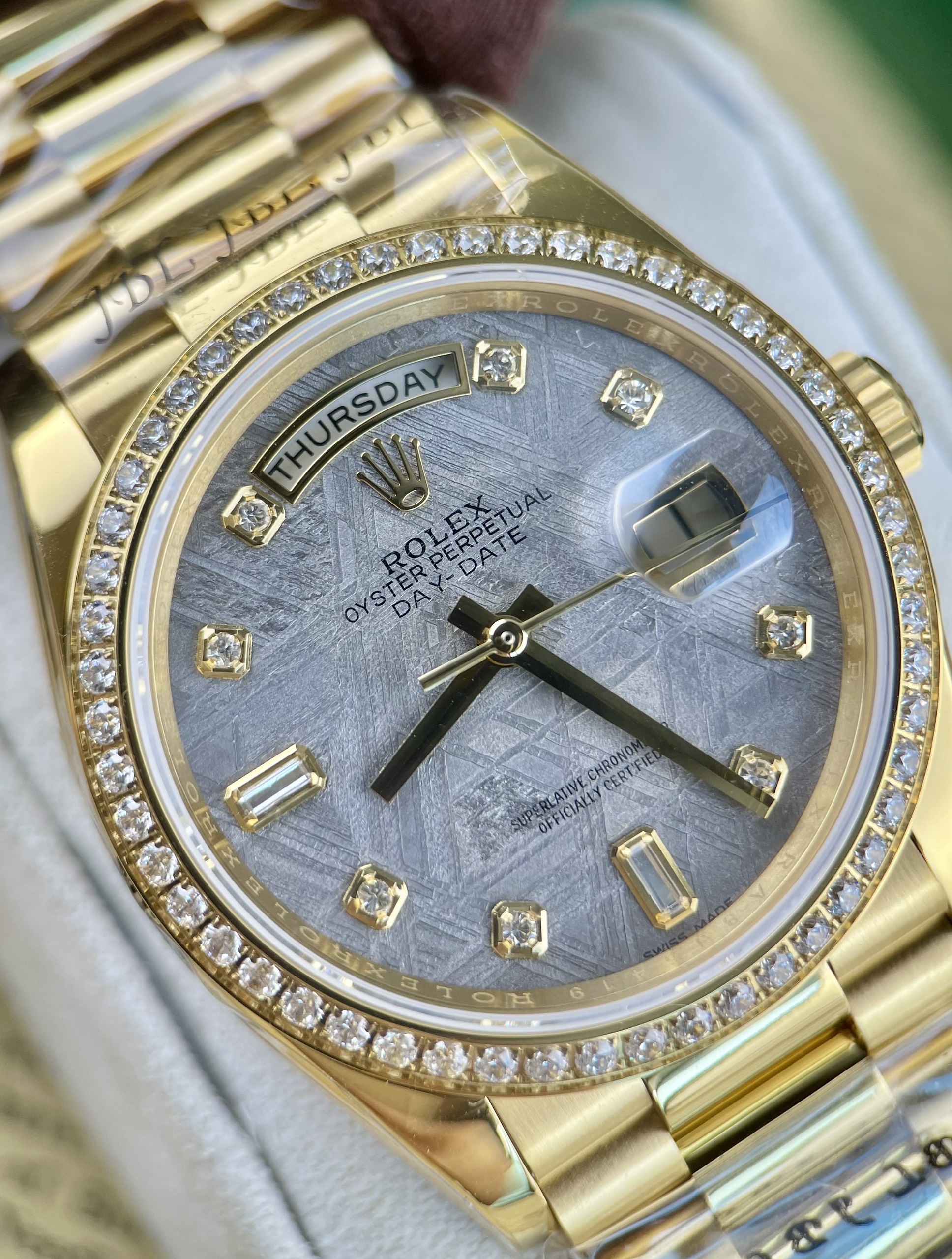 Đồng Hồ Rolex Mặt Thiên Thạch Day-Date Mạ Vàng Đồng Hồ Rolex Mặt Thiên Thạch Day-Date Mạ Vàng