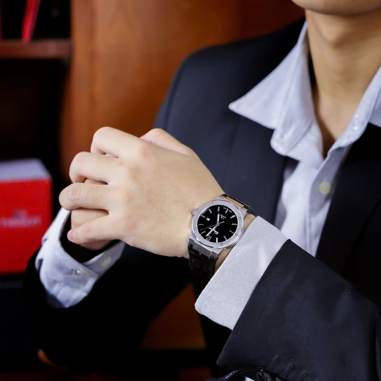 Đồng hồ Salvatore Ferragamo F80 Classic nam dây cao su màu đen Super Fake 40mm (1)