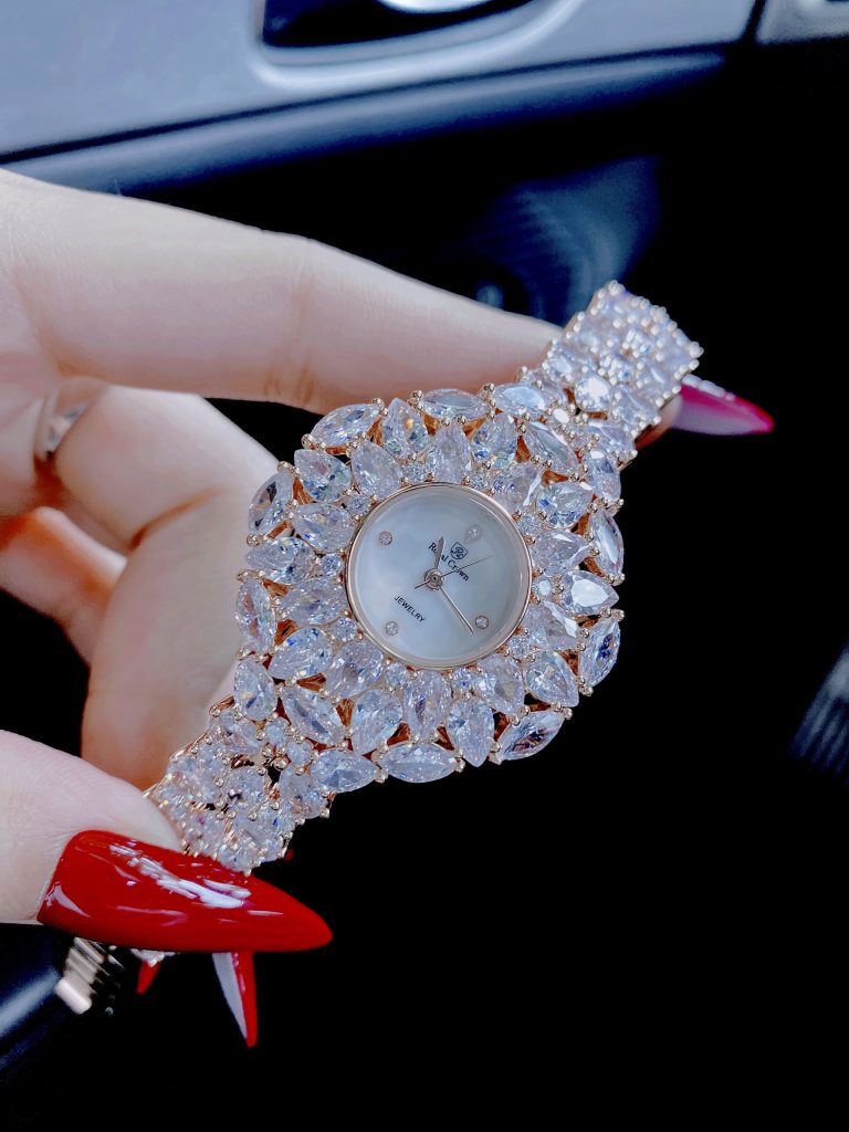 Đồng hồ nữ cao cấp Royal Crown dây kim loại đính đá giá rẻ