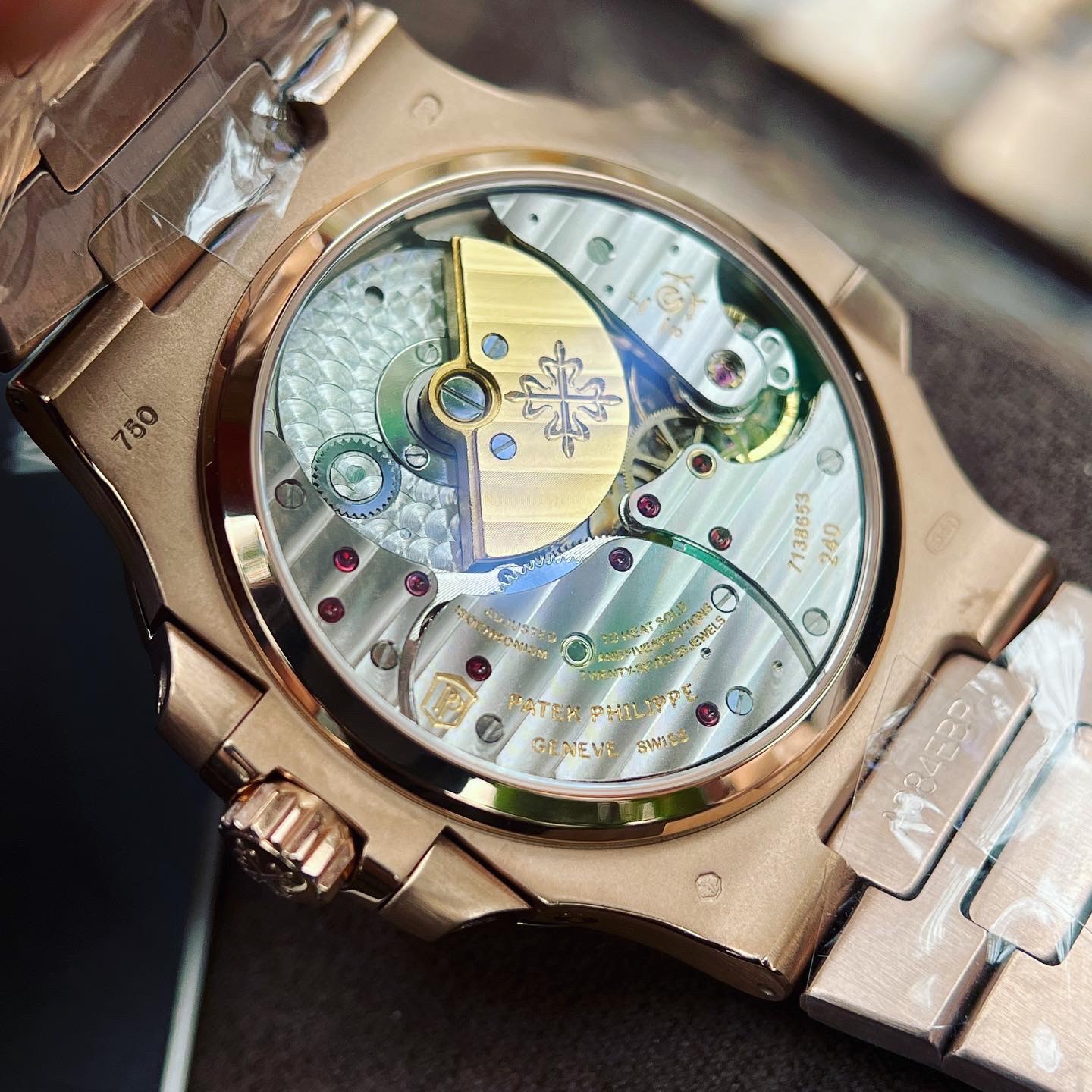 Đồng hồ Patek Philippe Nautilus 5712R Replica 11 mặt Chocolate GR Đồng hồ Patek Philippe Nautilus 5712R Replica 11 mặt Chocolate GR